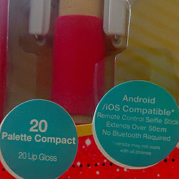 (NOT FOR SALE) Barbie Selfie Essentials - Picture 2 of 4